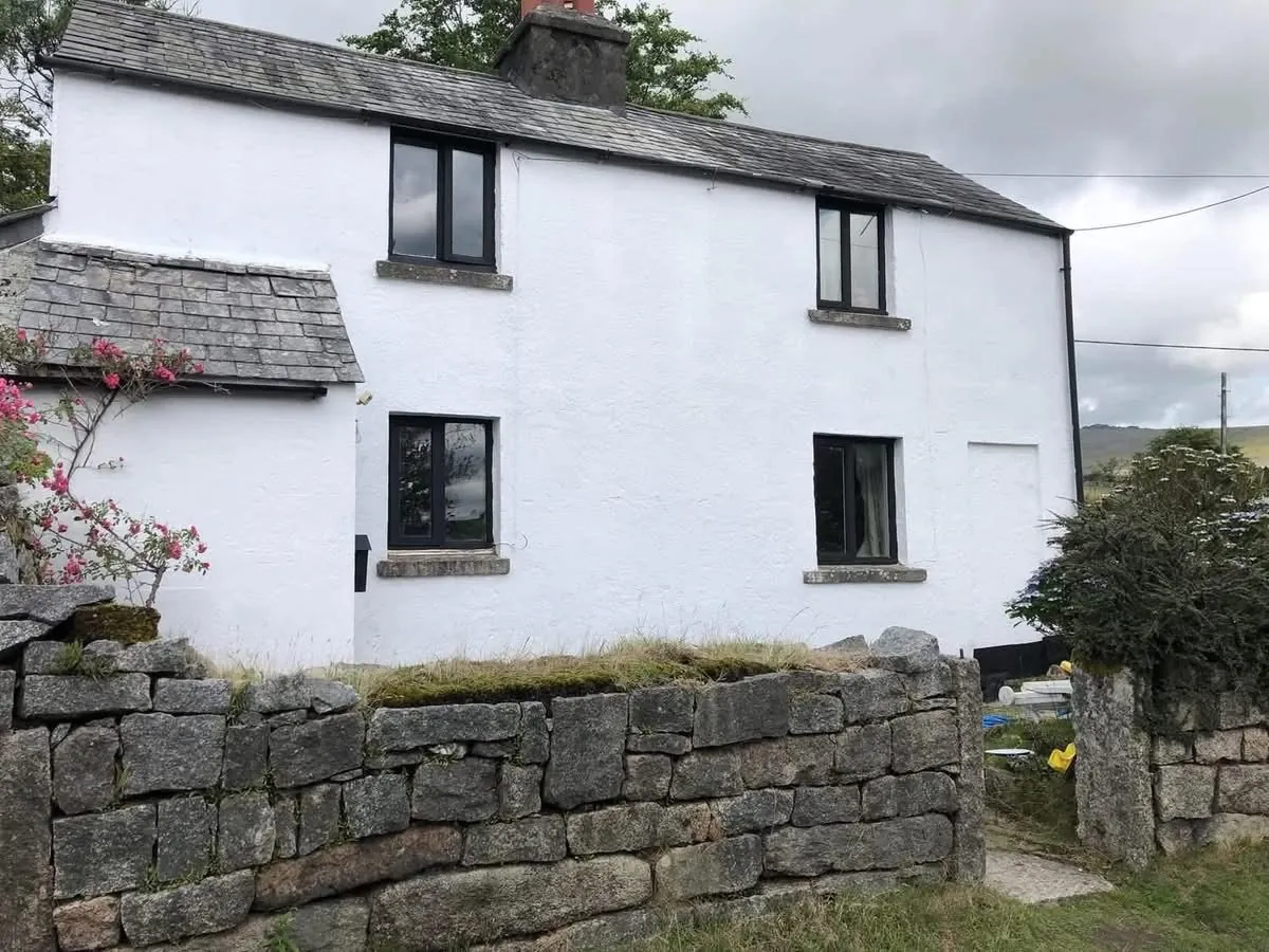 Render repair and exterior repaint of a cottage in Mullion